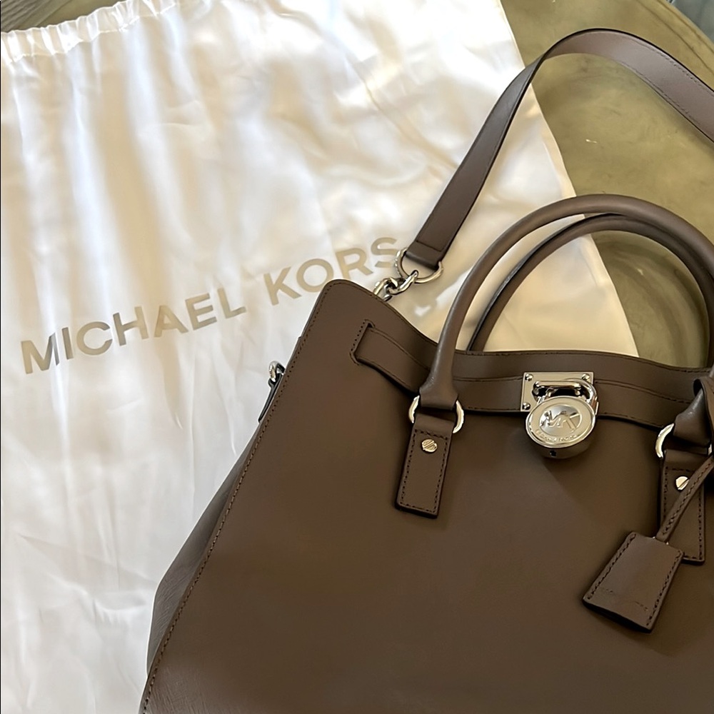 Michael Kors Hamilton purse with storage bag